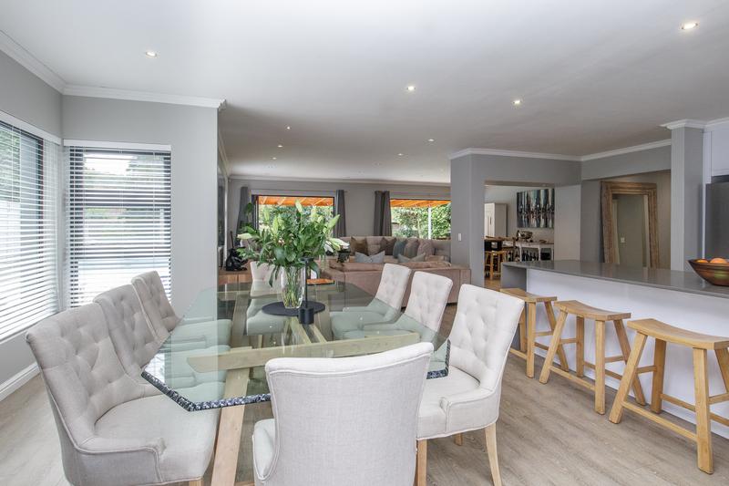 5 Bedroom Property for Sale in Constantia Western Cape